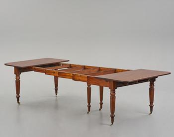 A Regency mahogany dining table, first part 19th century.