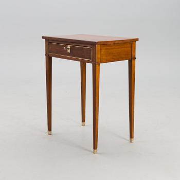 A GUSTAVIAN SEWINGTABLE, ca 1800.