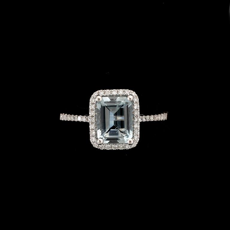 RING, 14k vitguld med akvamarin ca 1,62ct och diamanter tot ca0,20ct.
