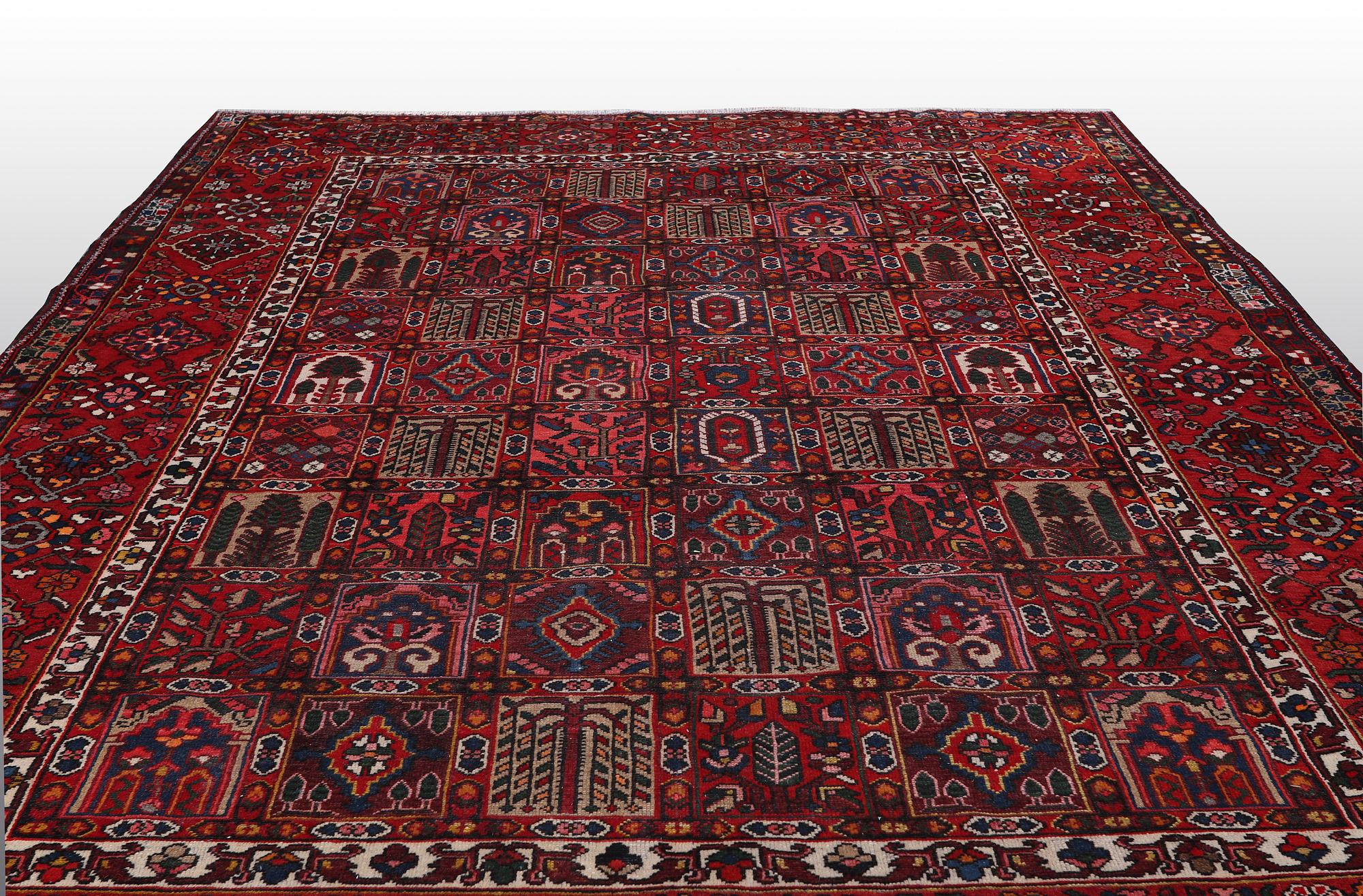 A CARPET, Bakthiari 390 x 305 cm.