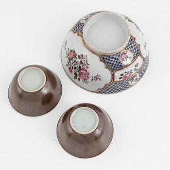 Five pieces of 18th century porcelain, China.