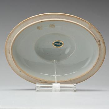 TERRIN med LOCK, porslin. Qingdynastin, Jiaqing (1796-1820).