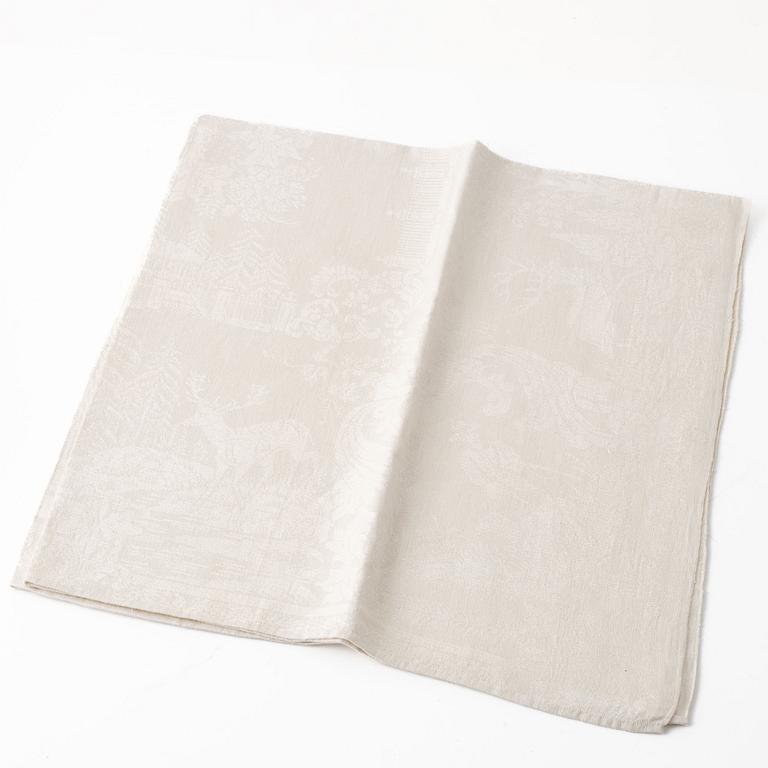 A linen tablecloth and five napkins.