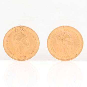 GULDMYNT, 2 st, 5 kronor, Oscar II av Sverige och Norge 1882 resp 1899. Vikt tot ca 4 gram.