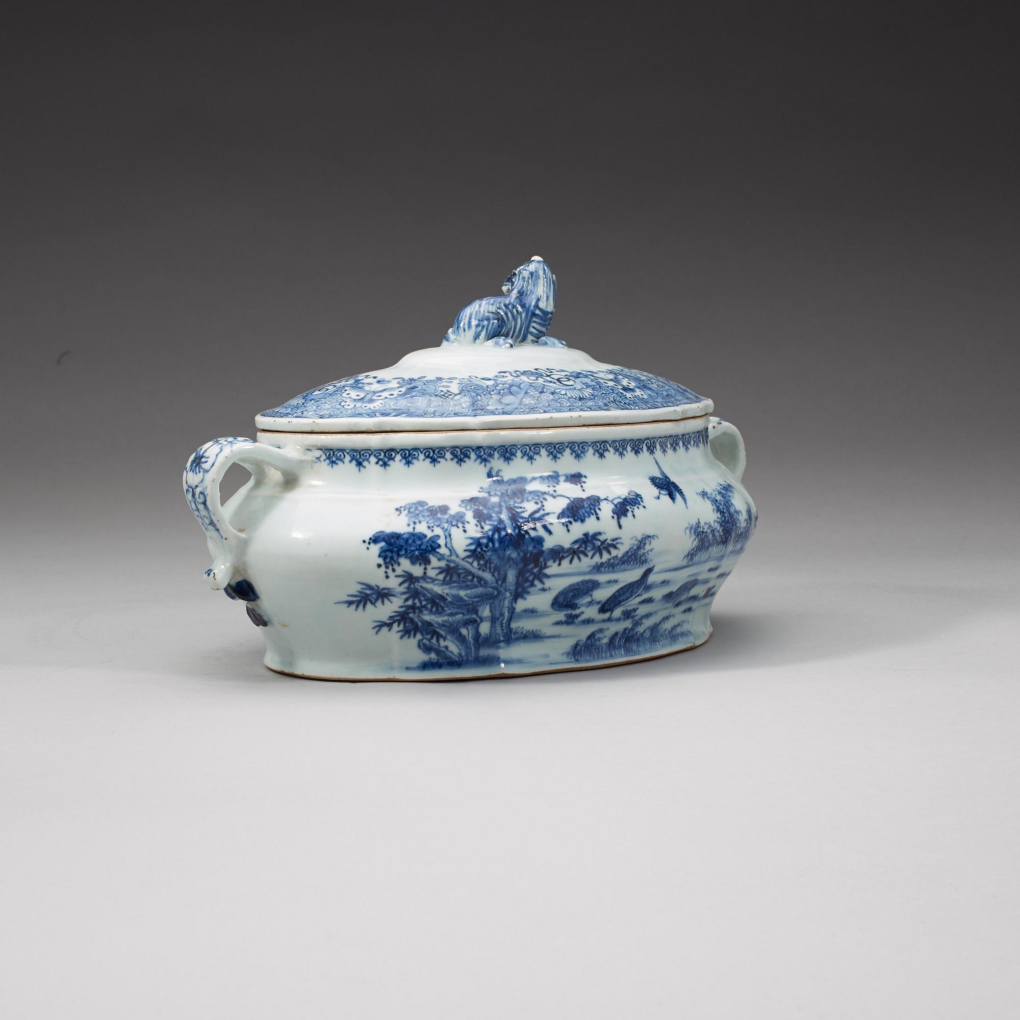 TERRIN med LOCK, porslin. Qingdynastin, Qianlong (1736-95).