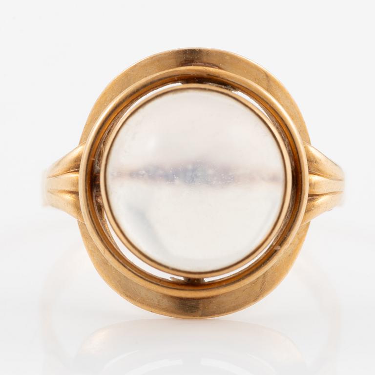 Ring, 18K guld med månsten.