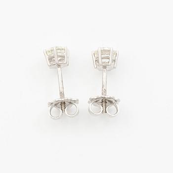 Earrings, single-stone earrings in 18K white gold with brilliant-cut diamonds.