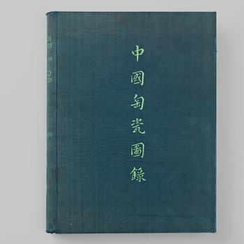 707. R.L. HOBSON, 'A catalogue of chinese pottery and porcelain in the Collection of Sir Percival David', London, 1934.