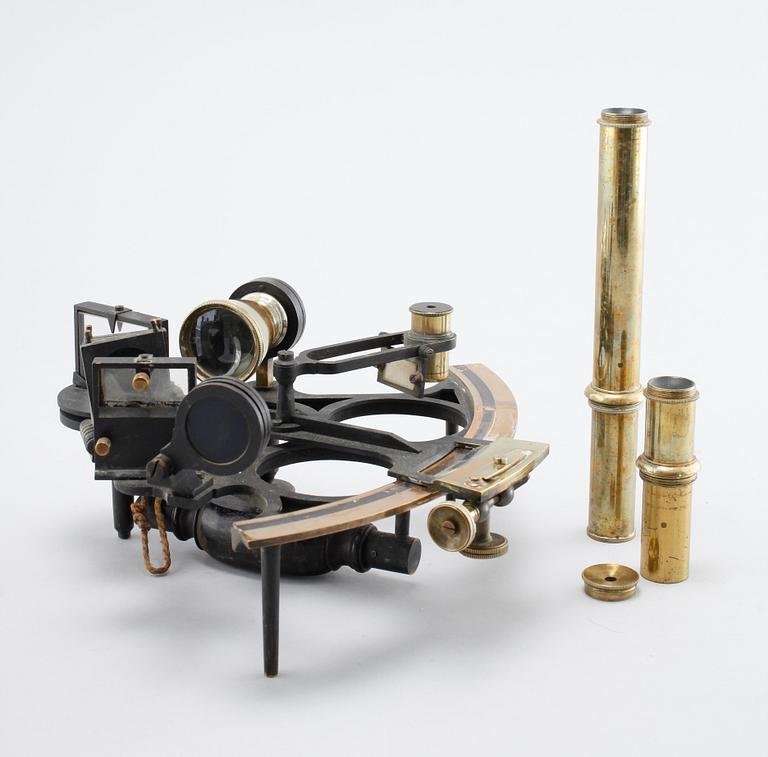 A sextant by Thos Downie in Hamburg from around the year of 1900.