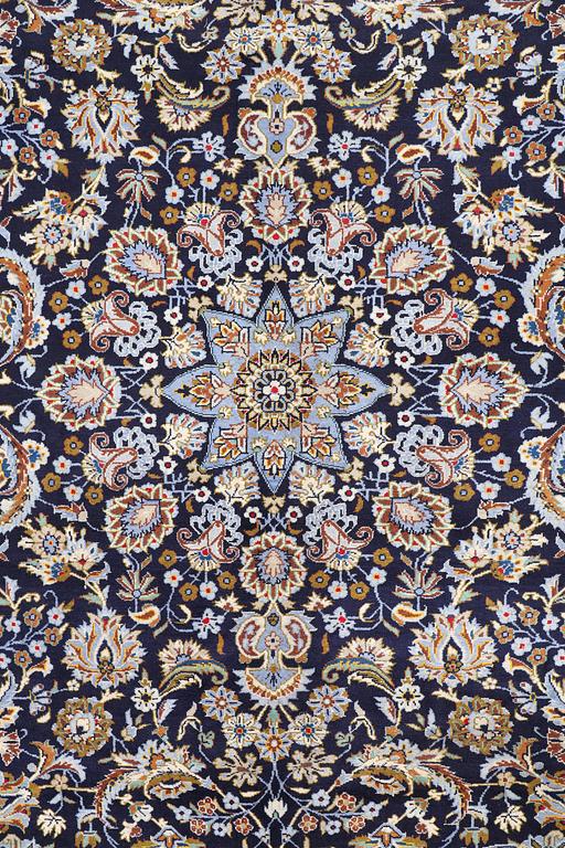 A KESHAN RUG, 400 x 308 cm.
