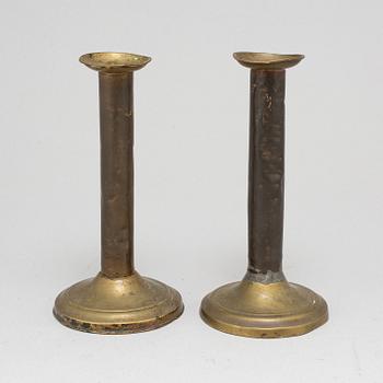 LJUSSTAKAR, ett par, mässing och plåt, 1800-tal.