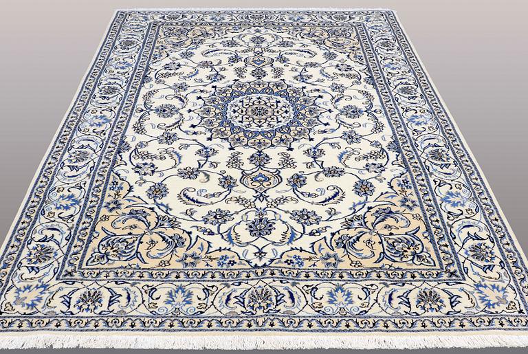 A CARPET, Nain, ca 295 x 203 cm.