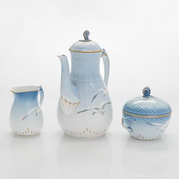 Kahviastiasto, 47 osaa, "Måsen", posliini, Bing & Grøndahl, Tanska.