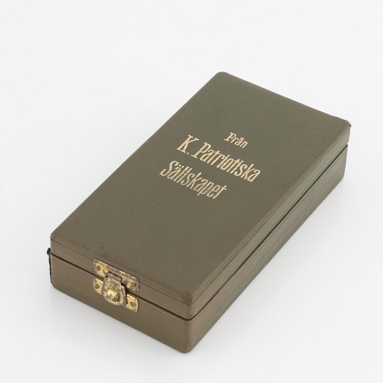 Gustav VI Adolf, medal in gold, Royal Patriotic Society, with ribbon