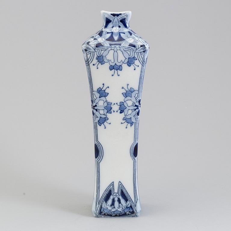 ALF WALLANDER, a creamware vase from Rörstrand, early 20th Century.