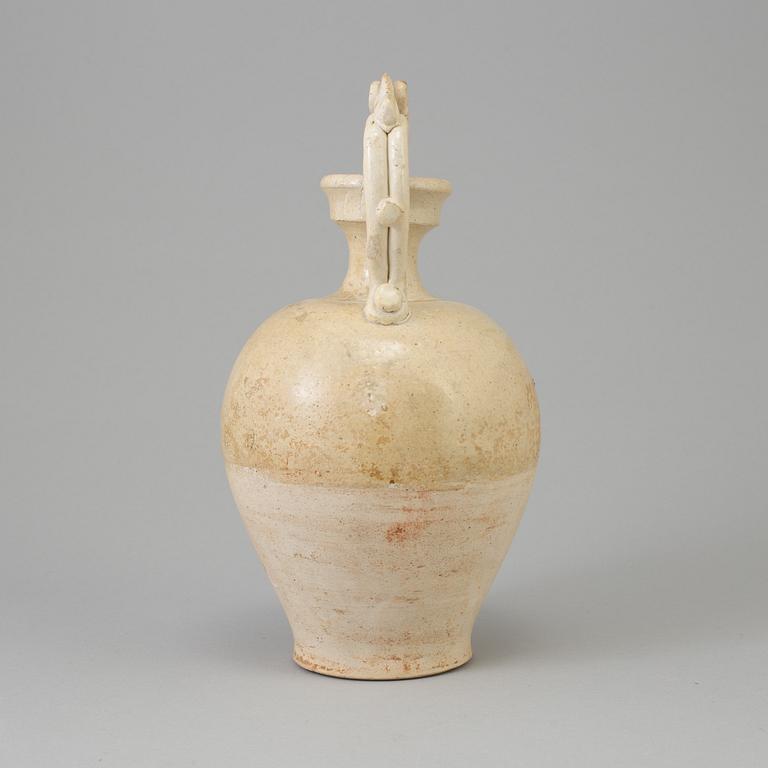 A clay vase with handles, presumably Tang dynasty.