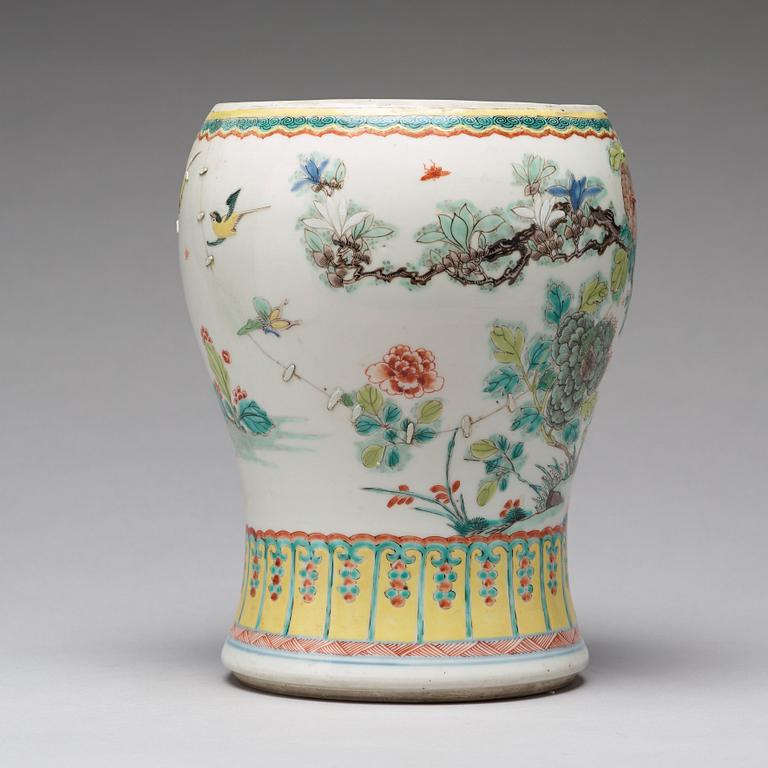 VAS, porslin. Qingdynastin, 1700-tal.