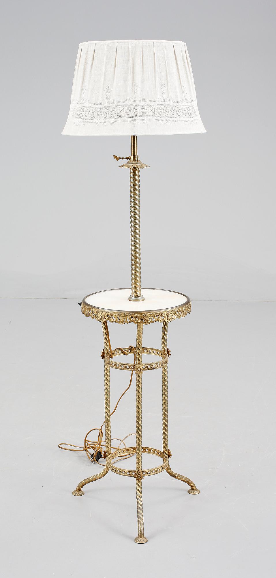 GOLVLAMPA, mässing, sekelskiftet 1900.