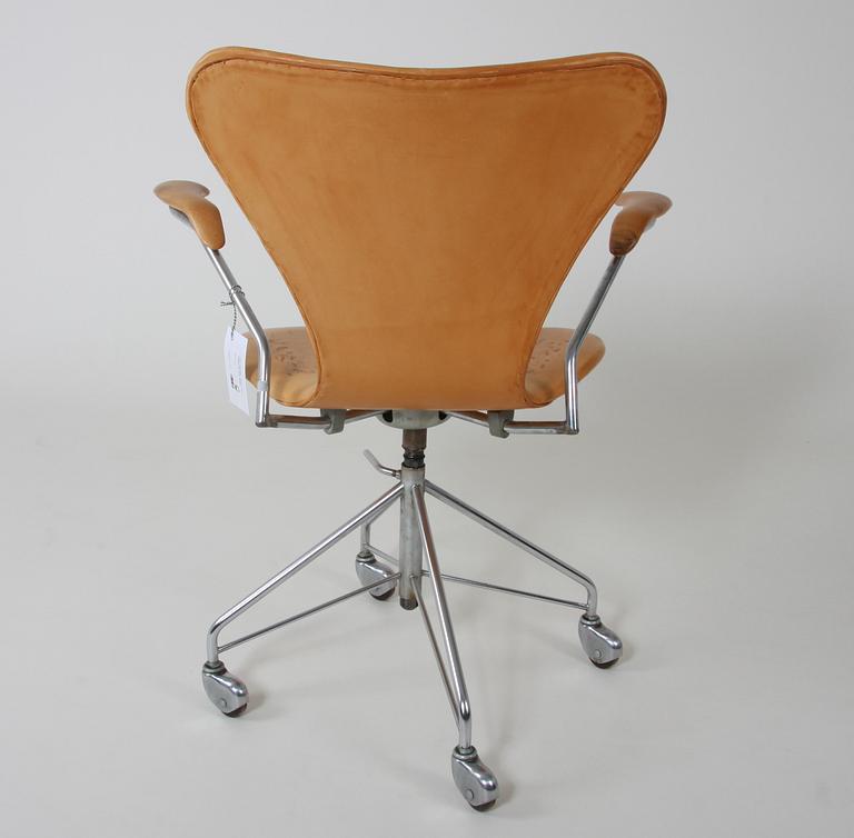 SKRIVSTOL, "Sjuan", Arne Jacobsen för Fritz Hansen.