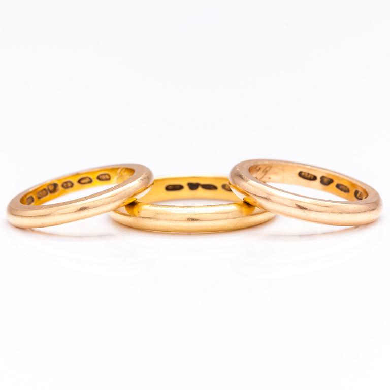 A set or three 18K gold rings by Pekka Happonen, Kuopio and Nestor Westerback, Helsinki 1929.
