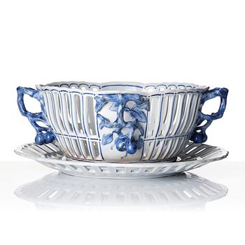 A Swedish latticed jugend flintware bowl and dish, Rörstrand, around 1900.