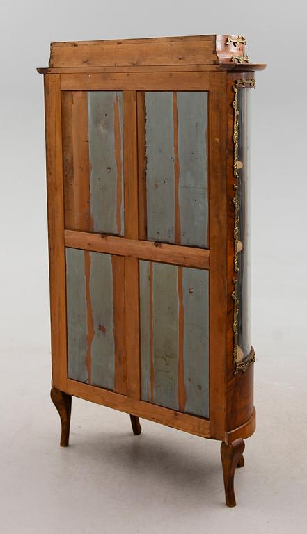 VITRINSKÅP, Louis XIV-stil, 1800-/1900-tal.