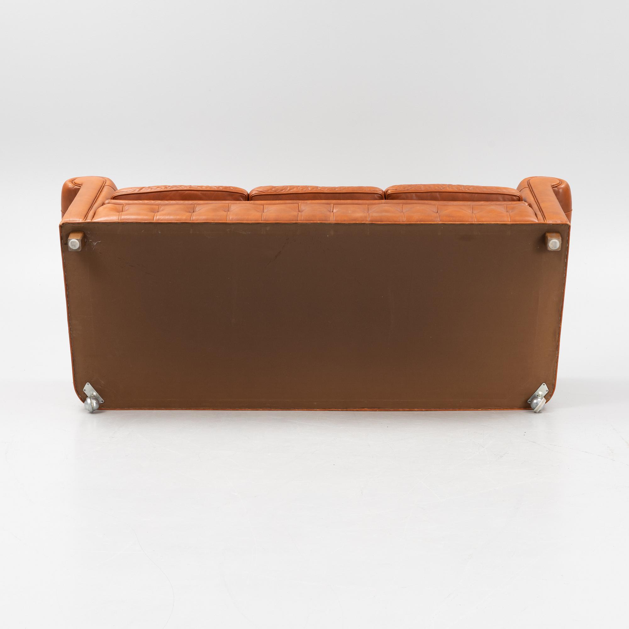 Soffa, Chesterfield-modell, Norell, 1900-talets andra hälft.