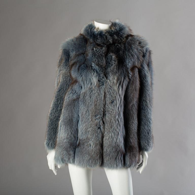A fox jacket by Karl Lindblom, Stockholm, in size app 38.