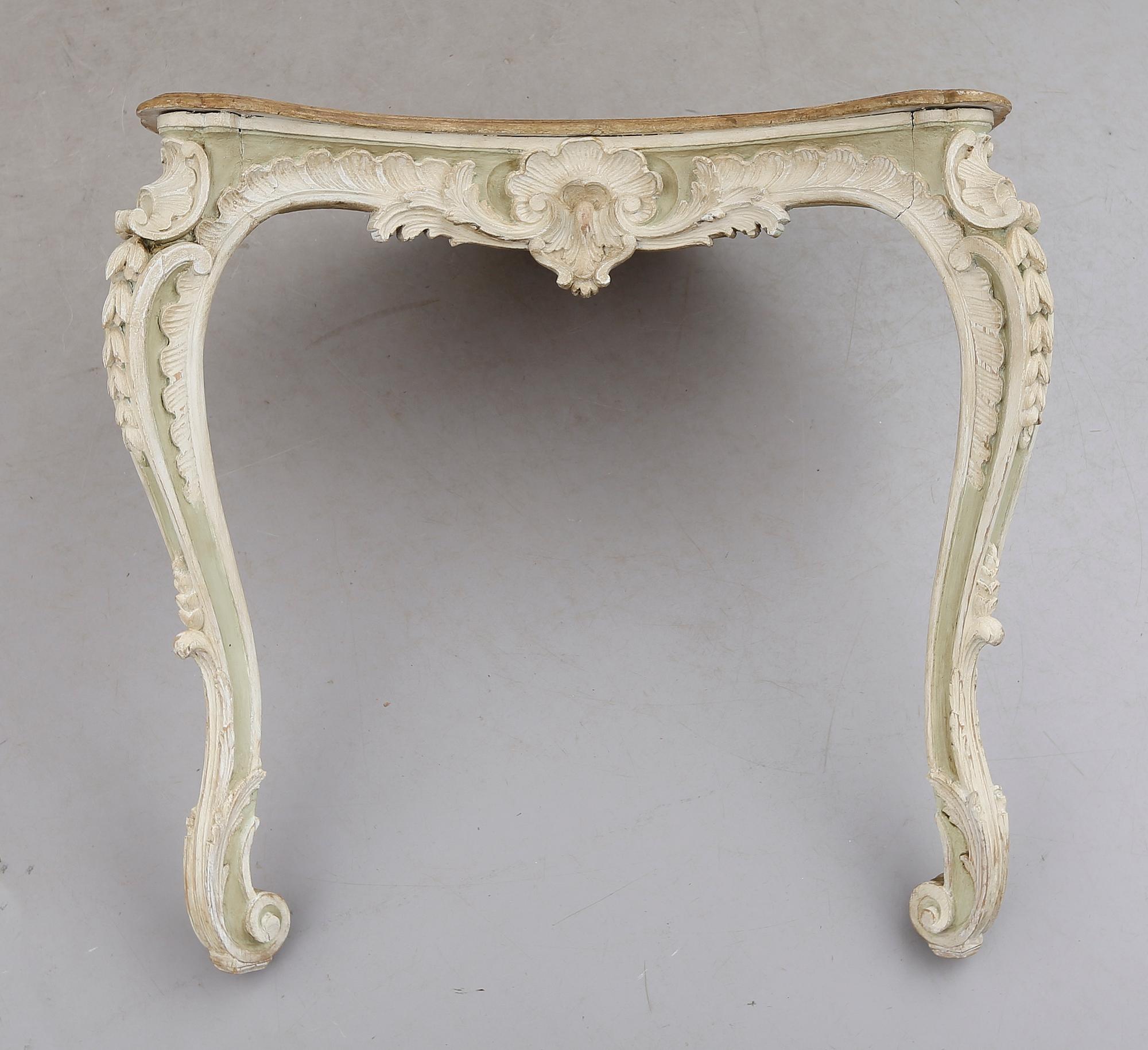 HÖRNKONSOLBORD, rokokostil, 1800-talets andra hälft.