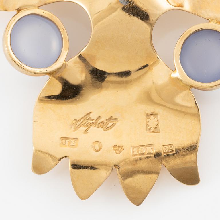 Brooch 18K gold with a cultured pearl and blue stones likely chalcedony, Stigbert.