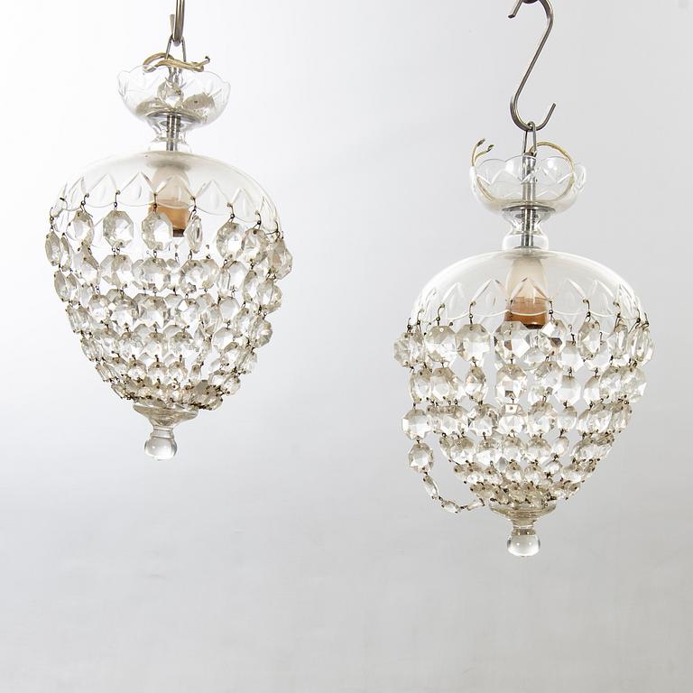 Plafonder, två st, prismor i kristall/glas, 1900-talets första del.