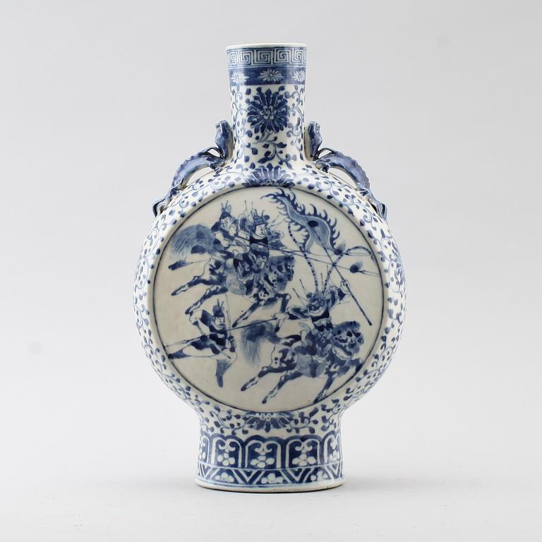 PILGRIMSKRUS, porslin, Kina, 1800-/1900-tal.