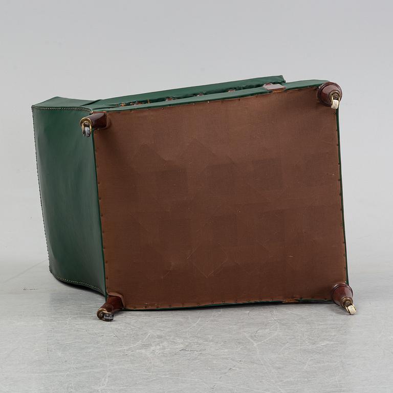 An early 20th Century easy chair with leather upholstery.