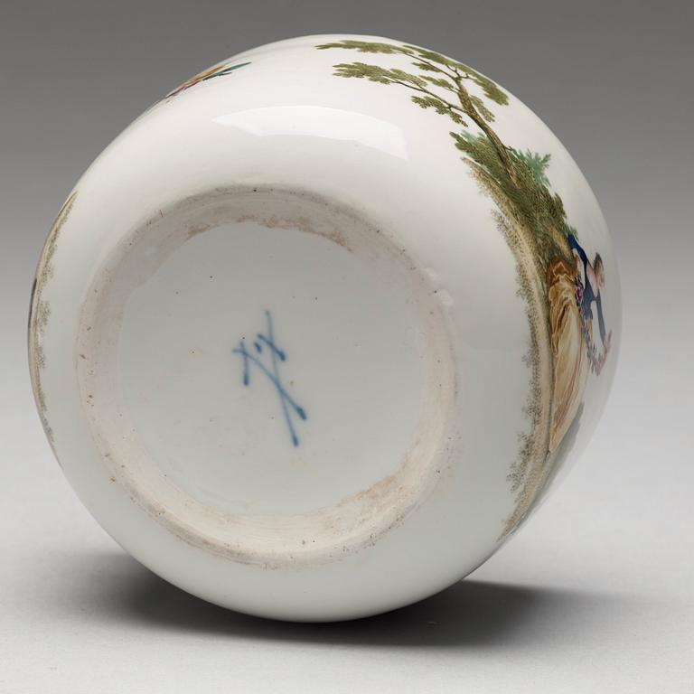 SOCKERSKÅL med LOCK, porslin. Meissen, punktperiod (1763-73).
