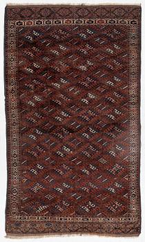 A Yumut carpet, a. 340 x 205 cm.