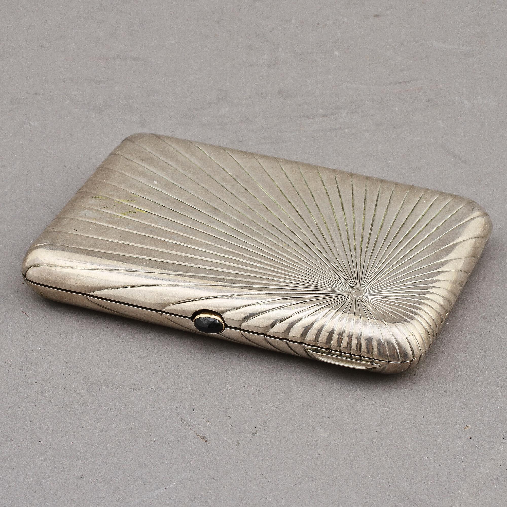 CIGARETTETUI, silver, Ryssland. 1900-tal. Vikt 146 g.