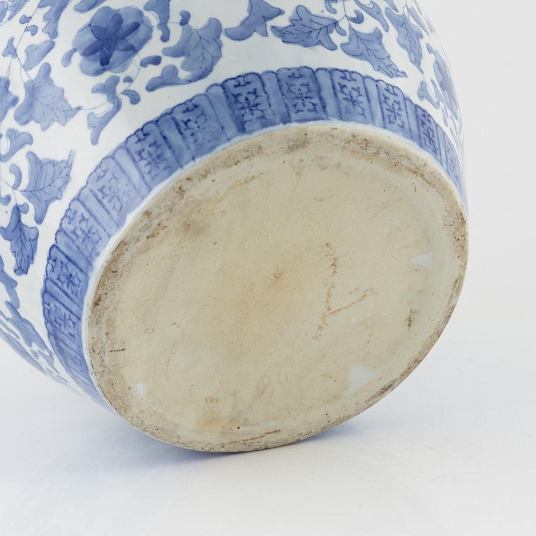 A blue and white porcelain fish basin, China, second half of the 20th Century.