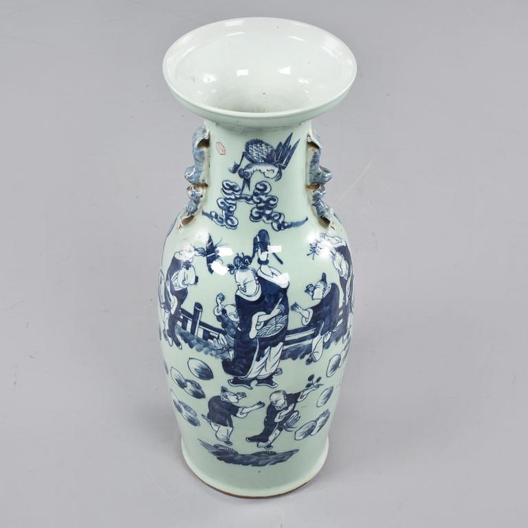 URNA, porslin, Kina, 1800-talets andra hälft.