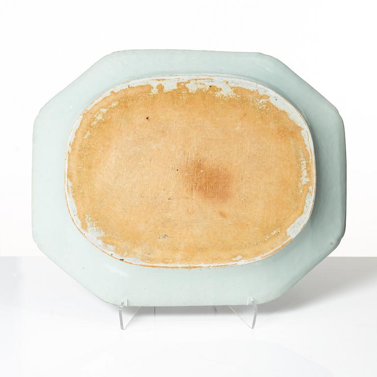 A porcelain dish, China, Qing dynasty, Qianlong 1736-95.