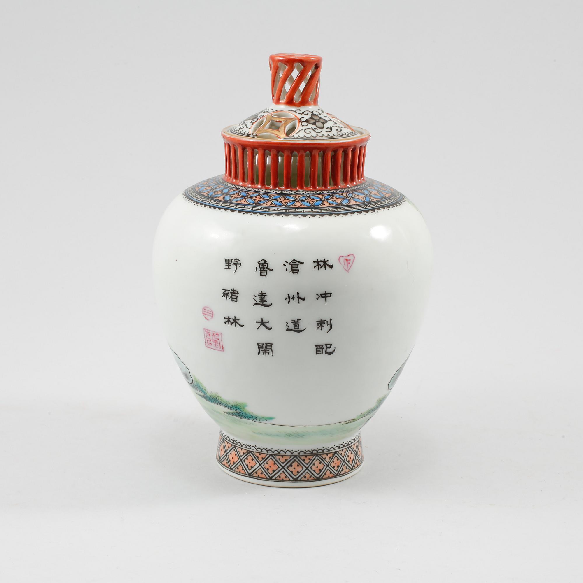 LOCKURNA, porslin, Kina, 1900-tal.