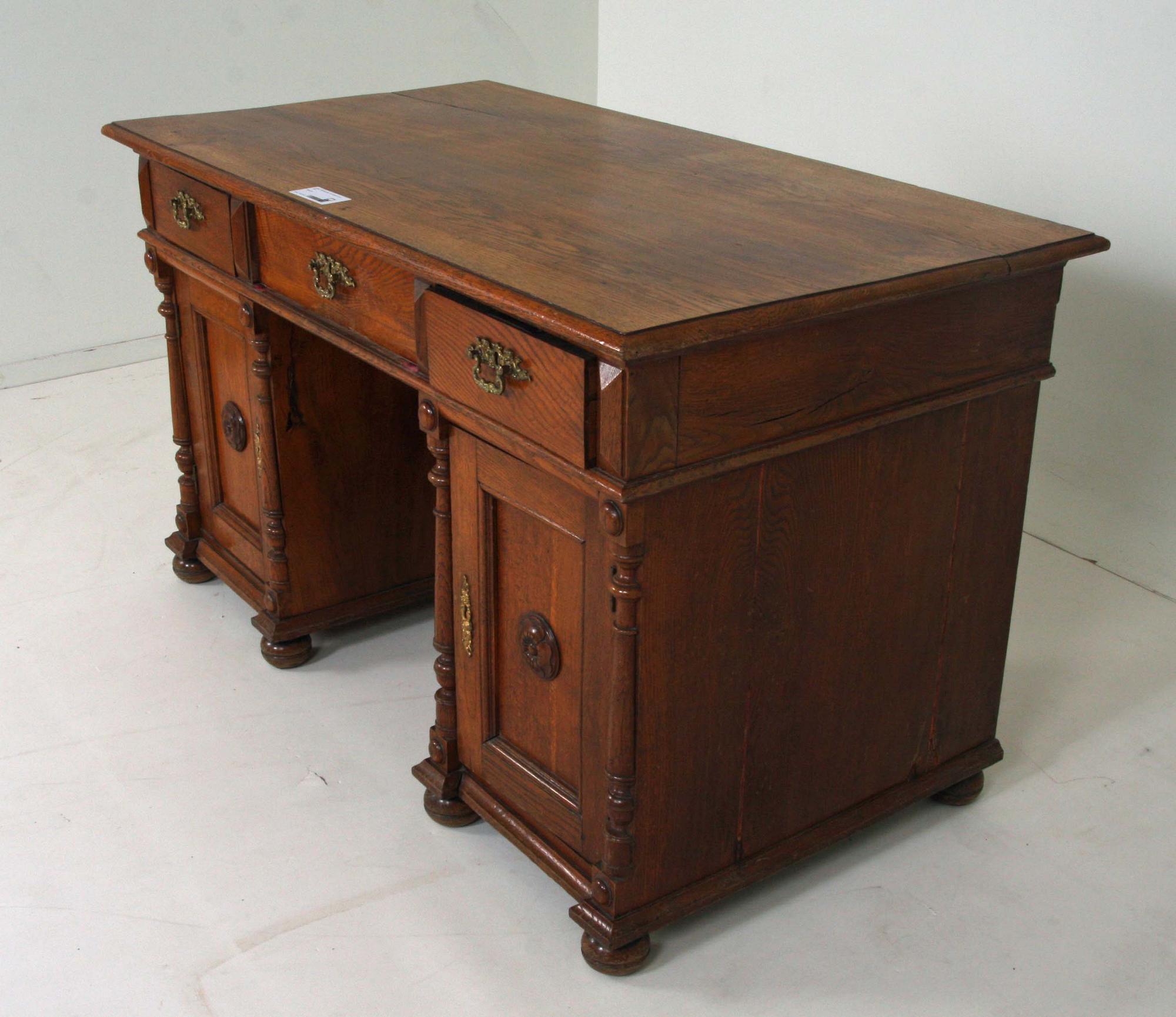 SKRIVBORD, nyrenässans, omkr 1900.