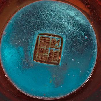 VAS, pekingglas. Kina, 1900-tal.
