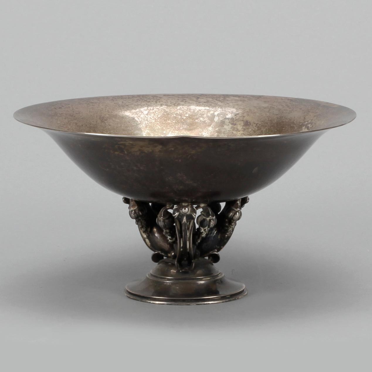 A Gundorph Albertus sterling bowl, Georg Jensen, Copenhagen 1933-44, design nr 468 C.