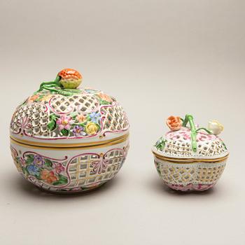 A set of two Herend handpainted porcelain bowls mid 1900s.