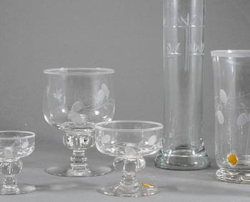 GLASSERVIS, 64 delar, 1900-talets andra hälft.