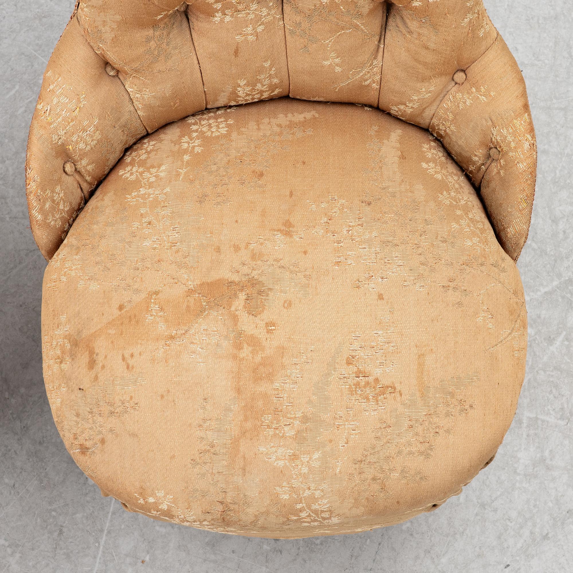 Salongsgrupp, 3 delar, med Drottning Sofias emblem, sent 1800-tal.