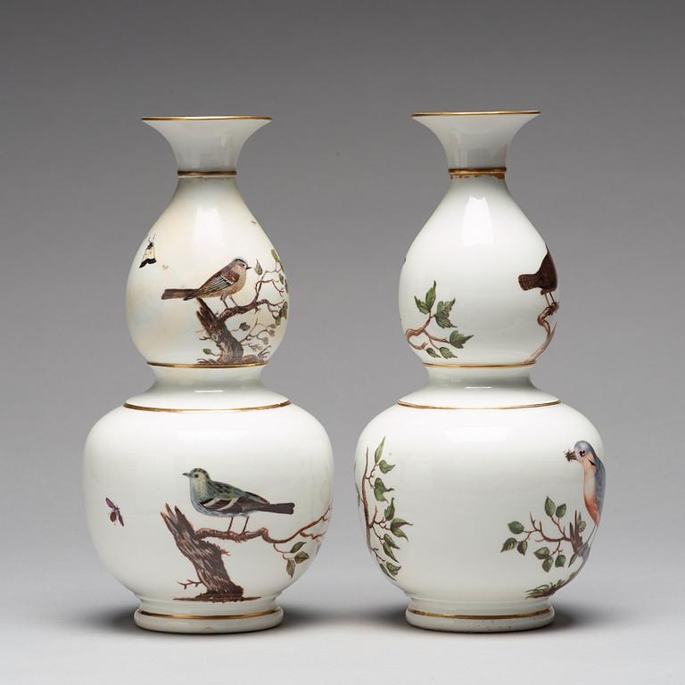 A pair of vases, 19th Century.
