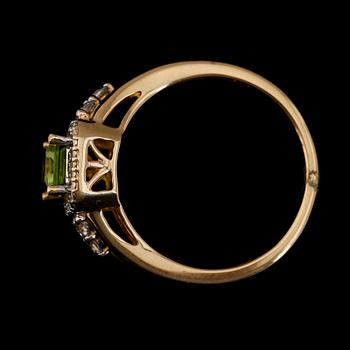 RING, 14K guld, peridot, topaser och diamanter.