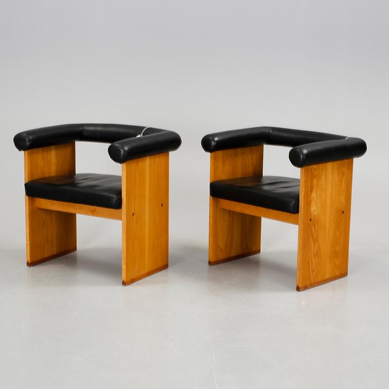 KARMSTOLAR, ett par, 1900-talets andra hälft.