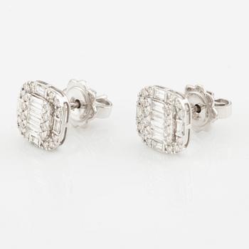 Earrings 18K white gold with baguette and brilliant cut diamonds.